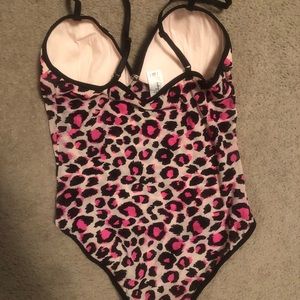Forever 21 Bodysuit Animal printed.